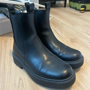 A New Day black chelsea boots size 7